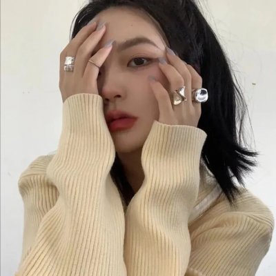圆肚子女孩 海报