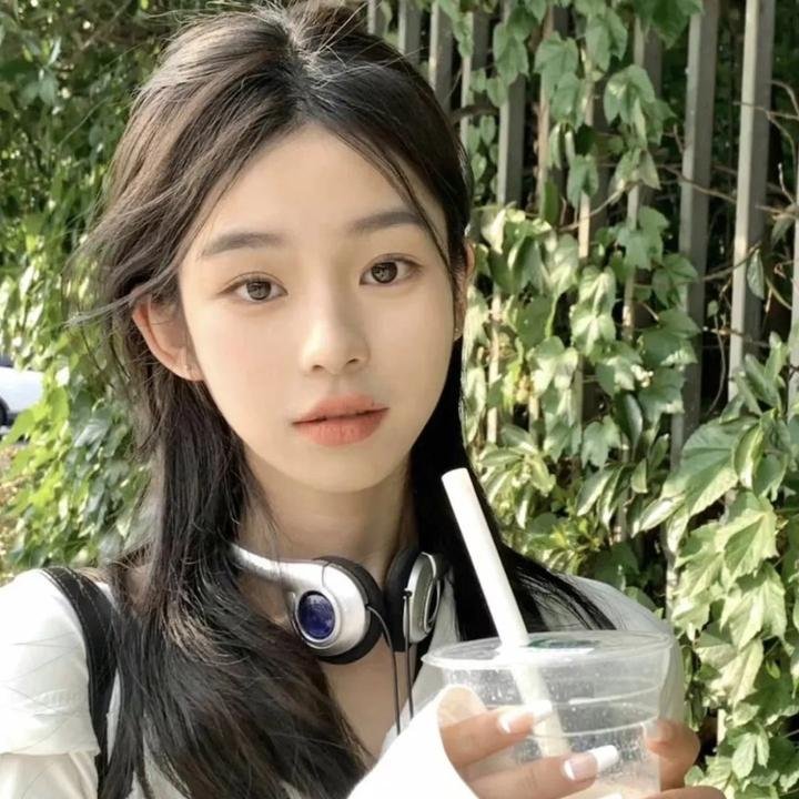 疯魔美女 海报